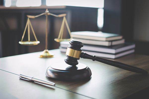 Pronunţarea CCR pe Legea dării în plată - amânată din nou