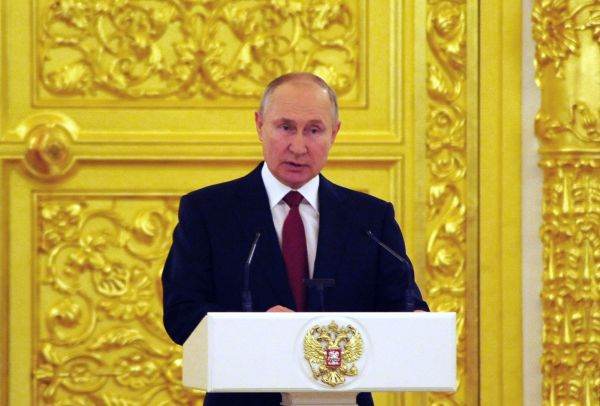 "Rusia le va sparge dinţii tuturor celor care vor să muşte ceva de la ea"