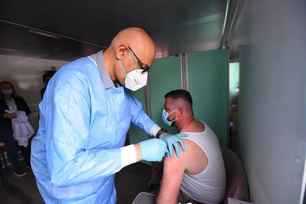 Read Arafat a vaccinat populaţia dintr-o comună din Mureş