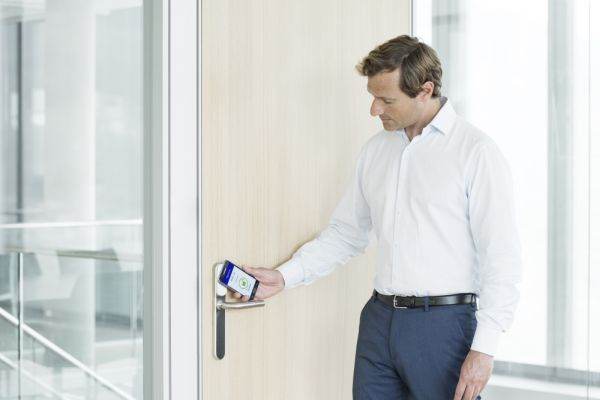Creştere cu 10% a cererii de sisteme de control acces touchless în contextul pandemiei