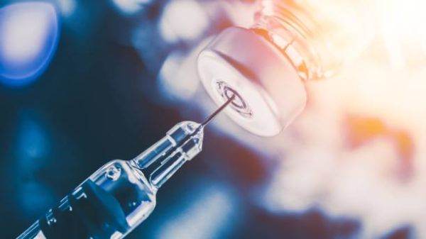 Se deschide primul centru de vaccinare de tip "drive-thru" lângă Ploieşti