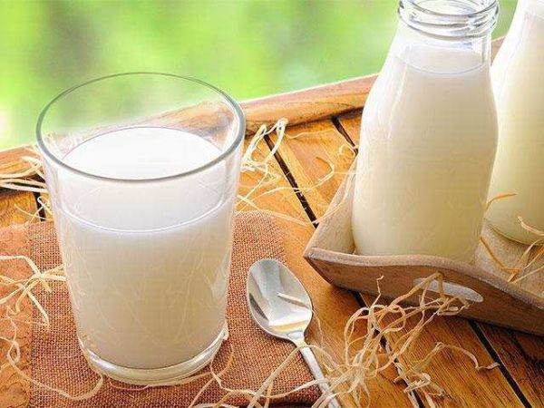 54% dintre români consumă produse lactate dimineaţa