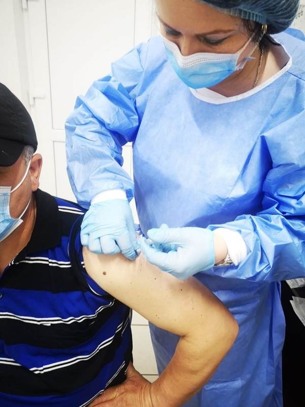 Buzău: Tot mai mulţi angajatori cer vaccinarea la locul de muncă