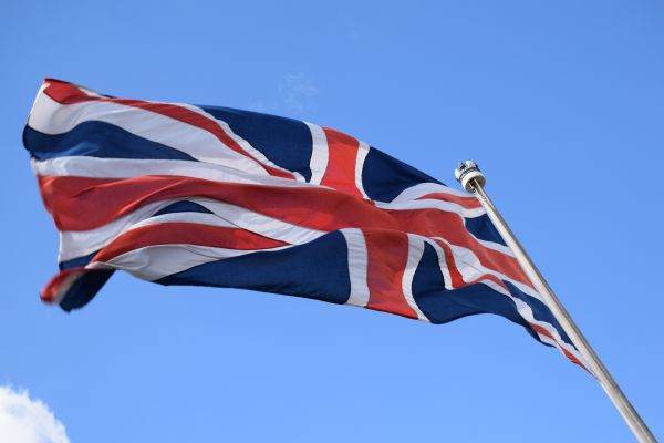 Londra accelerează relocarea angajaţilor săi afgani în Regatul Unit