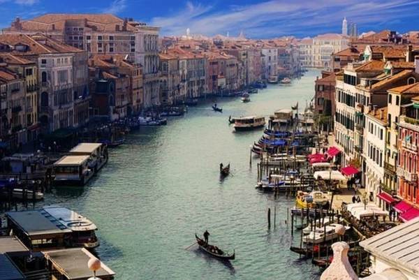 Veneţia şi-a redeschis laguna pentru navele de croazieră într-o ambianţă marcată de polemici