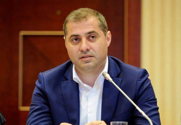 "Practic, din 1,3 miliarde euro, aproape 1/5 sunt alocaţi pentru asistenţă tehnică şi comisioane bancare. Cu aceşti bani se puteau susţine încă 6000 de start-up-uri, spre deosebire de doar cele 69 de start-up-uri ce vor fi finanţate prin PNRR", a declarat Florin Jianu.
