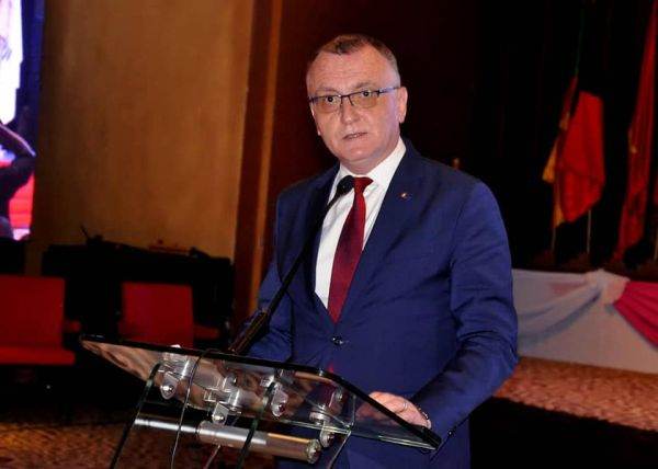 Ministrul explică, elevii protestează
