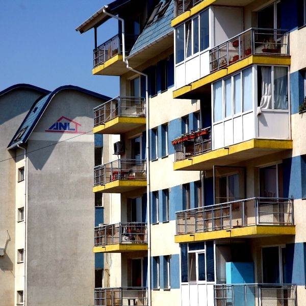 Ministrul Dezvoltării vrea să reglementeze preţul de vânzare al locuinţelor ANL