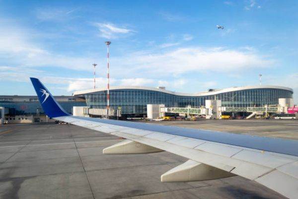800 de angajaţi ai Companiei Naţionale Aeroporturi Bucureşti, în şomaj tehnic de la 1 iulie