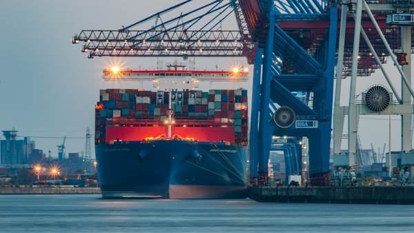Furnizorii marilor retaileri încearcă să livreze la timp produsele destinate Crăciunului, pe fondul blocajelor din transporturile maritime