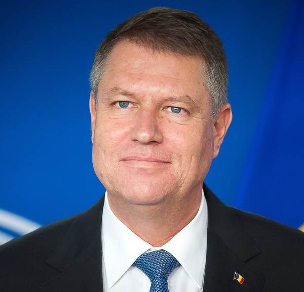 Klaus Iohannis i-a decorat pe supravieţuitorii Pogromului de la Iaşi