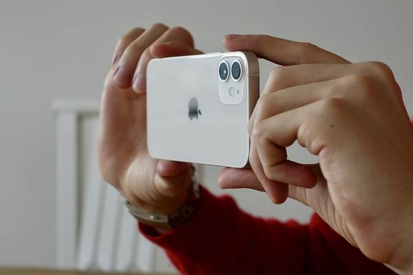 Apple a vândut 100 de milioane de smartphone-uri iPhone 12 în 7 luni