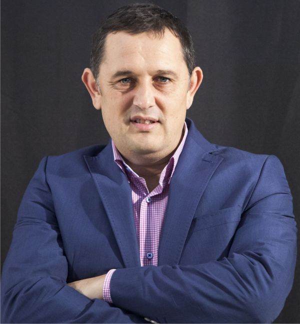 Gheorghe Piperea: "O persoană fizică aflată în supraîndatorare sau care urmează să intre într-o astfel de situaţie sau de faliment poate determina consecinţe sociale asupra stakeholderilor (adică toţi cei care sunt alături de noi sau depind de noi). Societatea ar trebui să sprijine, sub forma unei plase ultime de siguranţă, salvarea de la ruină a persoanei supraîndatorate pentru că nu contează doar ea, ci toţi stakeholderii".