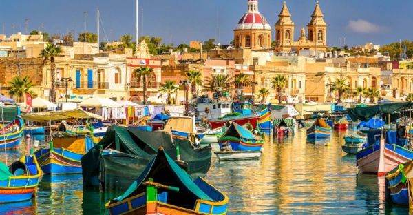 Malta îşi închide frontierele pentru călătorii nevaccinaţi împotriva COVID-19