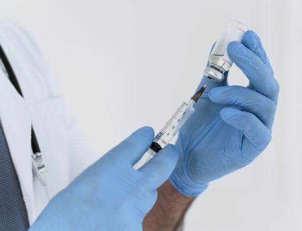 Rusia aşteaptă rezultatele clinice pentru a putea combina vaccinurile Sputnik V şi AstraZeneca