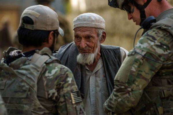 Mii de traducători afgani aflaţi în pericol după retragerea SUA vor fi evacuaţi din Afganistan