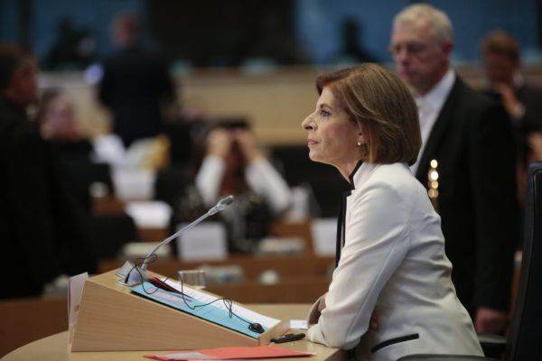 Comisarul european pentru sănătate vine la Bucureşti pentru discuţii privind campania de vaccinare în România