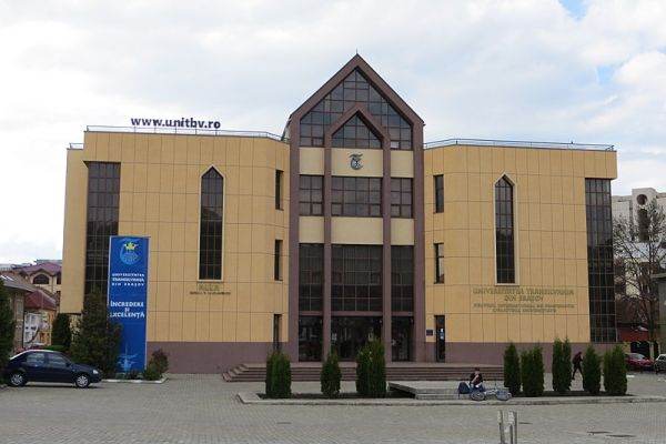 "Avalanşă" de candidaţi la Universitatea Transilvania din Braşov