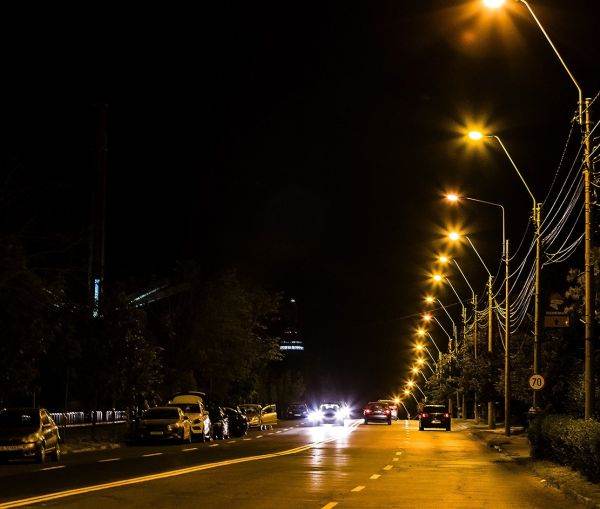 Primăria schimbă iluminatul clasic cu cel cu LED pe principalele artere ale Galaţiului