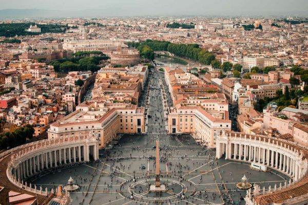 Vaticanul a publicat pentru prima dată informaţii despre proprietăţile sale imobiliare