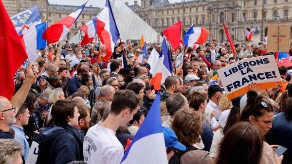 Manifestaţii în Franţa împotriva restricţiilor anti-coronavirus