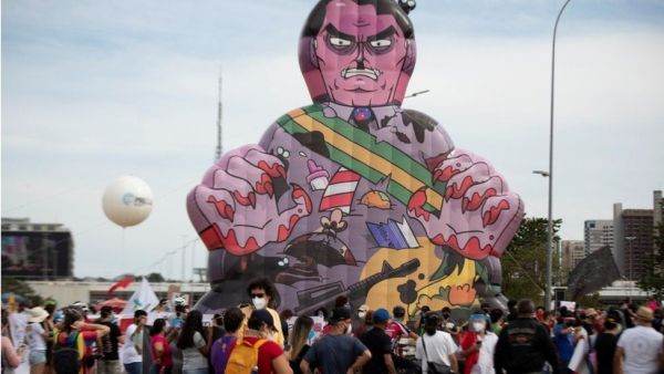 Zeci de mii de brazilieni cer demiterea preşedintelui Jair Bolsonaro