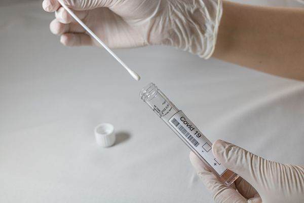 CNSU a eliminat testarea copiilor cu vârsta până la 6 ani la sosirea din zone cu risc ridicat