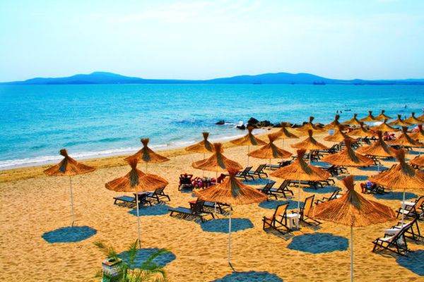 Bulgaria elimină orice restricţie pentru români până la sfârşitul sezonului
