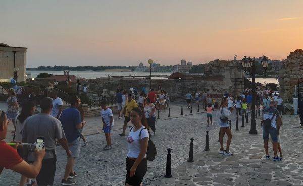 Turismul, "băgat în boxa vinovaţilor" pentru un eventual val patru