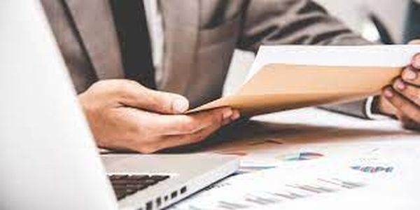 Intesa Sanpaolo vrea să plătească acţionarilor dividende de 3,3 miliarde de euro