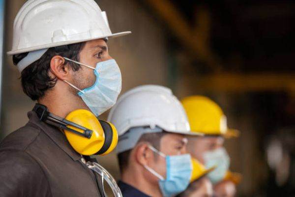 Firmele din România vor putea să aducă mai mulţi muncitori străini 