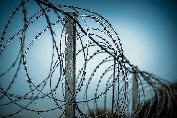  Ucraina a trimis peste 38 de tone de sârmă ghimpată în Lituania pentru gardul de la frontiera cu Belarus