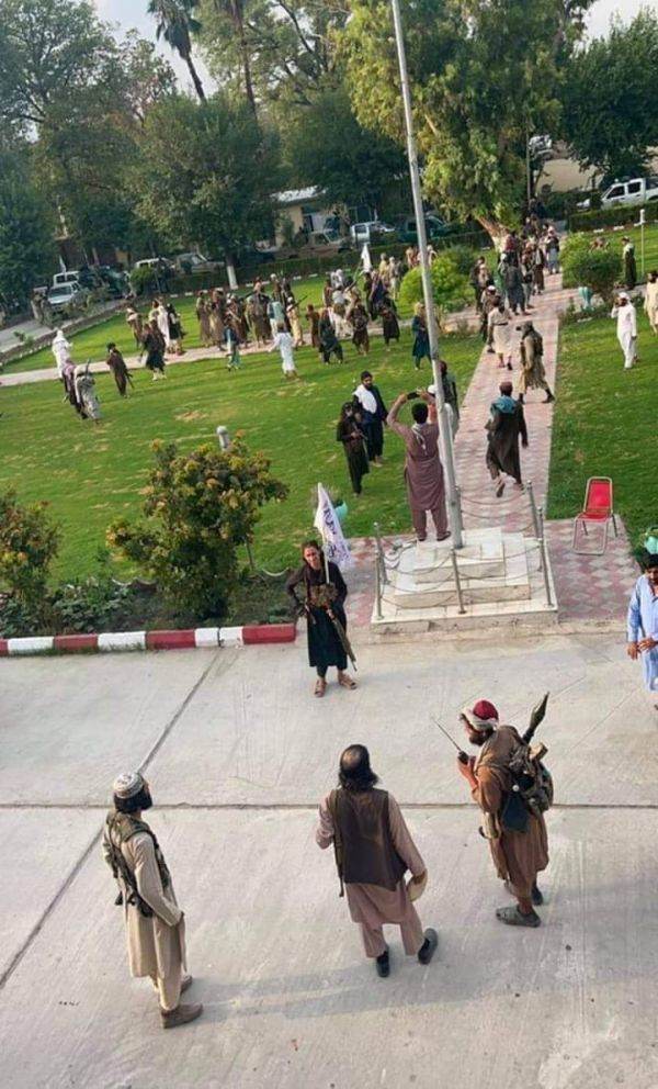 Talibanii au intrat în Kabul