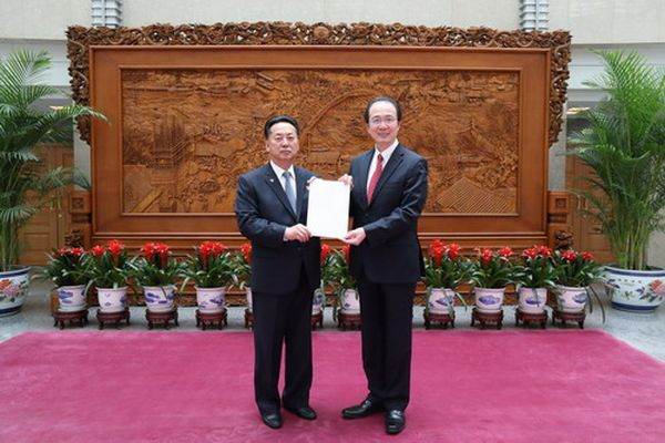Ri Ryong Nam şi Wang Yi (sursa foto: Twitter)