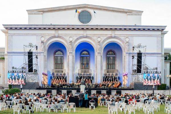 Promenada Operei, festival maraton cu 600 de artişti