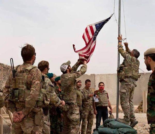 Drapelul ambasadei americane la Kabul a fost retras