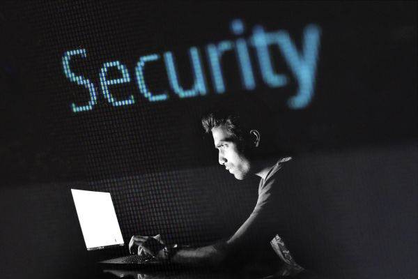 Securitatea cibernetică nu a ţinut pasul cu răspândirea telemuncii