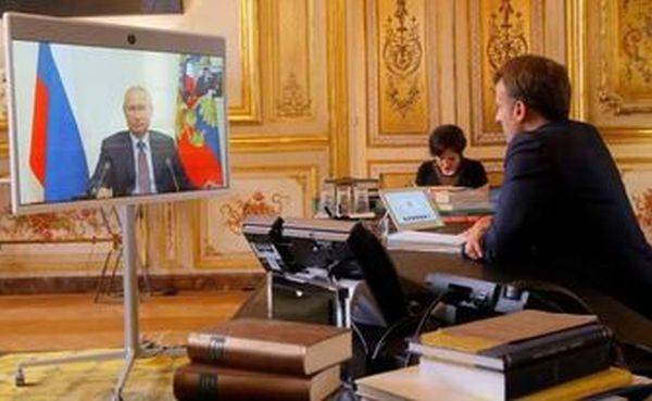  Emmanuel Macron a discutat cu Vladimir Putin şi Mario Draghi despre situaţia din Afganistan