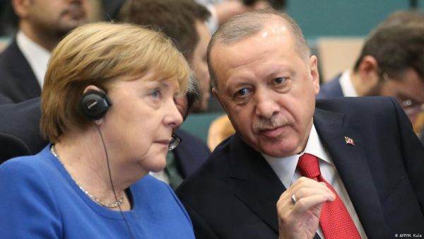 Erdogan şi Merkel au discutat despre unele măsuri pentru evitarea unei ''tragedii umanitare''