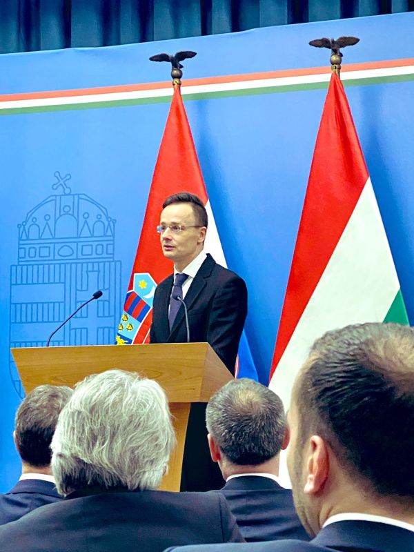  Peter Szijjarto, ministrul de externe ungar