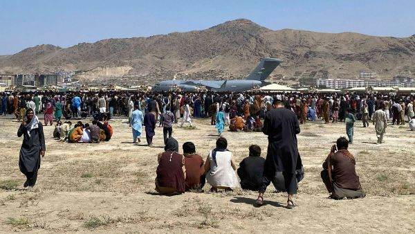 Ambasada SUA de la Kabul le recomandă cetăţenilor americani să nu se deplaseze la aeroport