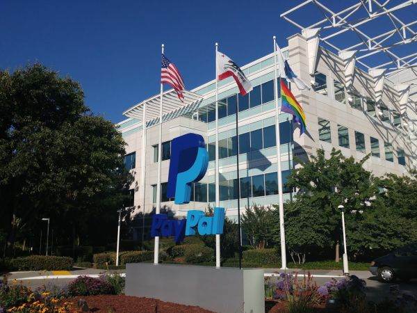 PayPal analizează lansarea unei platforme de tranzacţionare a acţiunilor