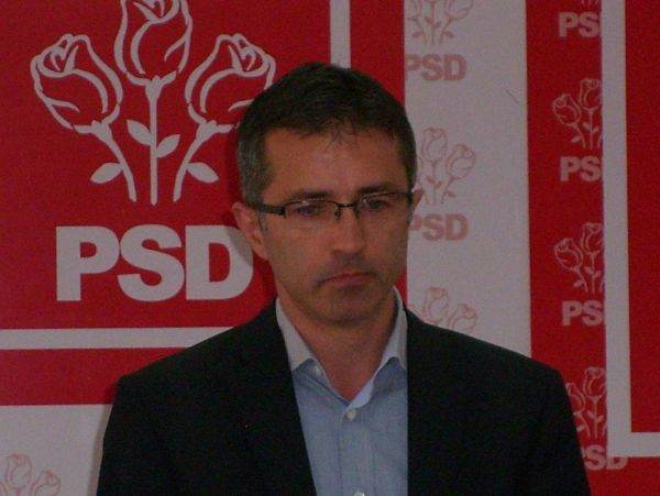 ''PNL şi USR sunt burduşite cu politicieni cărora le este indiferent preţul pâinii''