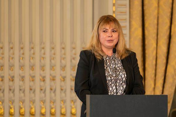 ''Mi se pare absolut imoral să foloseşti tertipuri împotriva moţiunii de cenzură''