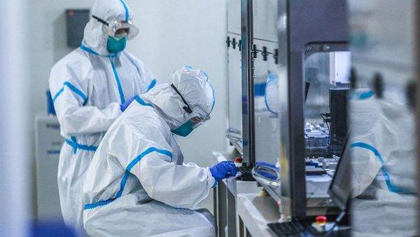Fundaţia Gates va finanţa dezvoltarea unor medicamente care să combată variantele rezistente ale noului coronavirus