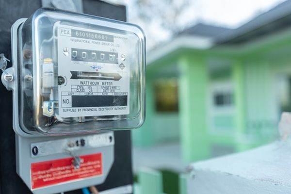 ANRE stabileşte acordarea de compensaţii utilizatorilor în cazul depăşirii perioadei de citire a contoarelor