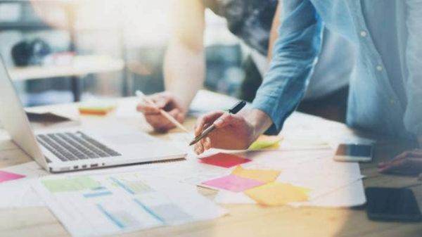 1.680 tineri vor fi sprijiniţi să reia şcoala prin patru proiecte cu finanţare din Programul Operaţional Capital Uman