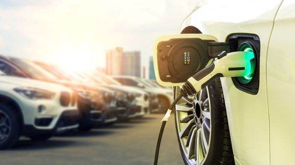 Persoanele fizice au achiziţionat 1.662 autovehicule noi şi 6 motociclete electrice