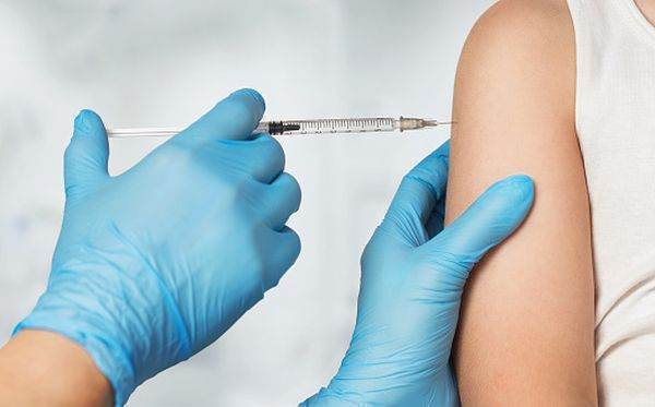 204.000 de doze de vaccin de la compania farmaceutică Johnson&Johnson vor sosi, mâine, în ţară