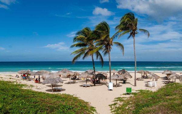 Havana îşi redeschide plajele, însă purtarea măştii rămâne obligatorie